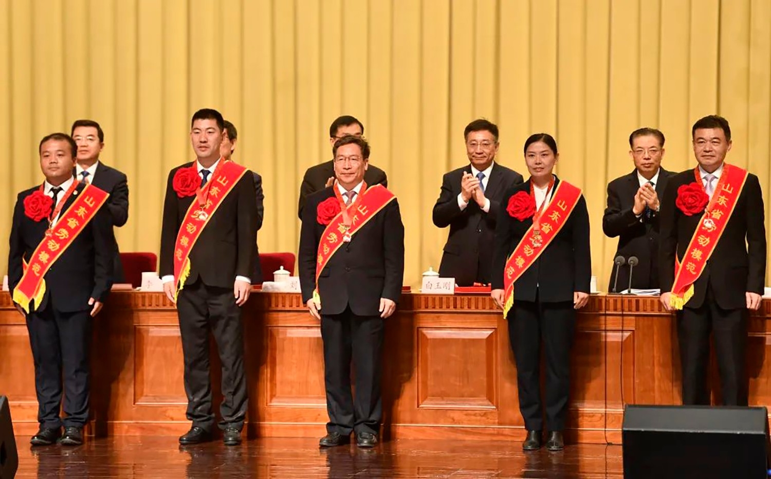 喜報(bào)！李永勝董事長(zhǎng)被授予“山東省勞動(dòng)模范”稱號(hào) 受省委、省政府表彰 (2)