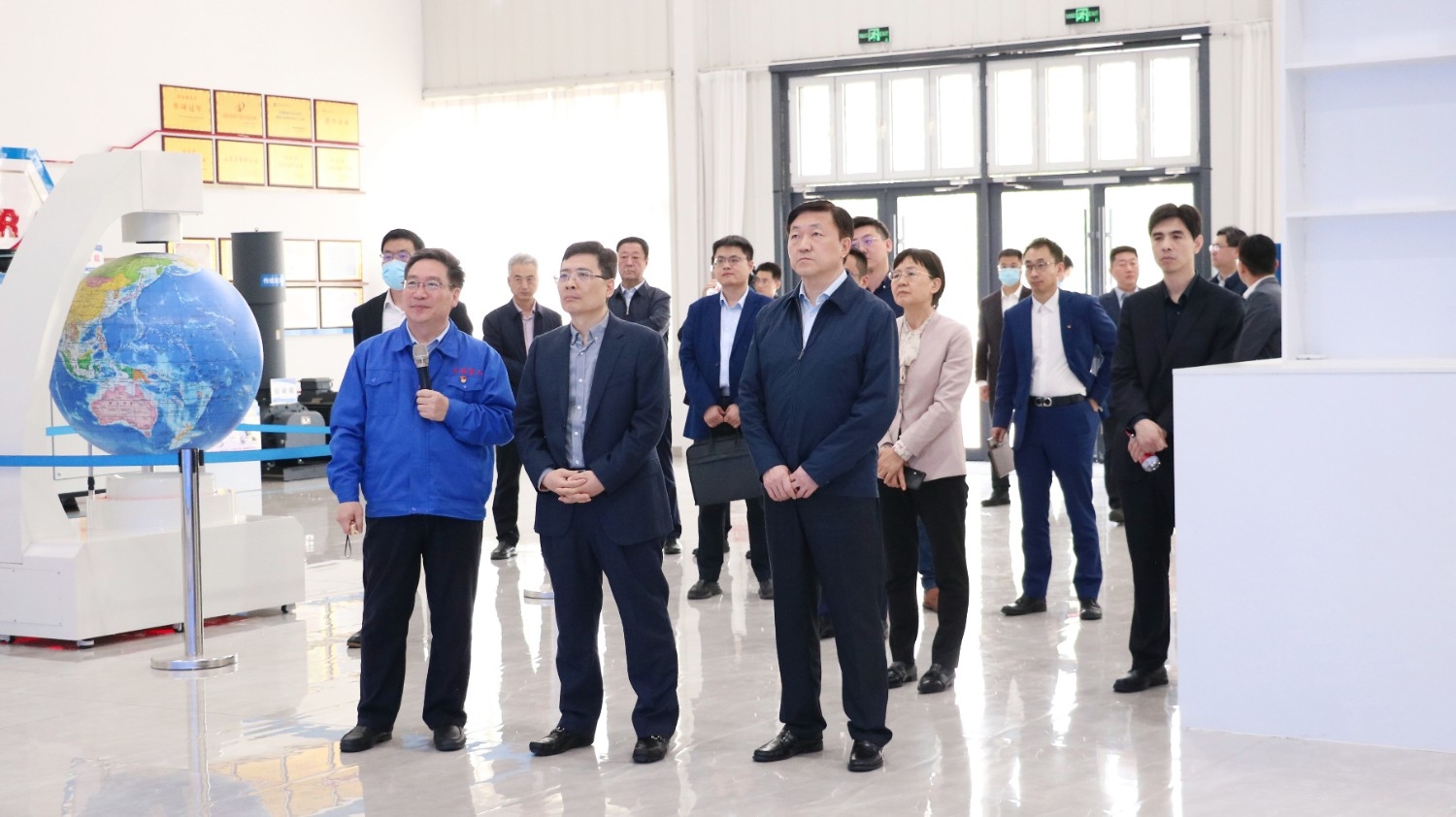 海爾集團(tuán)黨委書記、董事局主席、首席執(zhí)行官周云杰蒞臨天瑞重工考察